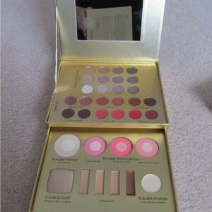 SKINN Eyeshadow Palette Pink and Cream Versatile Collection